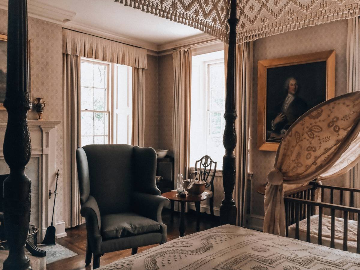 Bar chart showing 68% rise in high-end canopy bed requests among luxury clients from 2019 to 2023, per ASID data