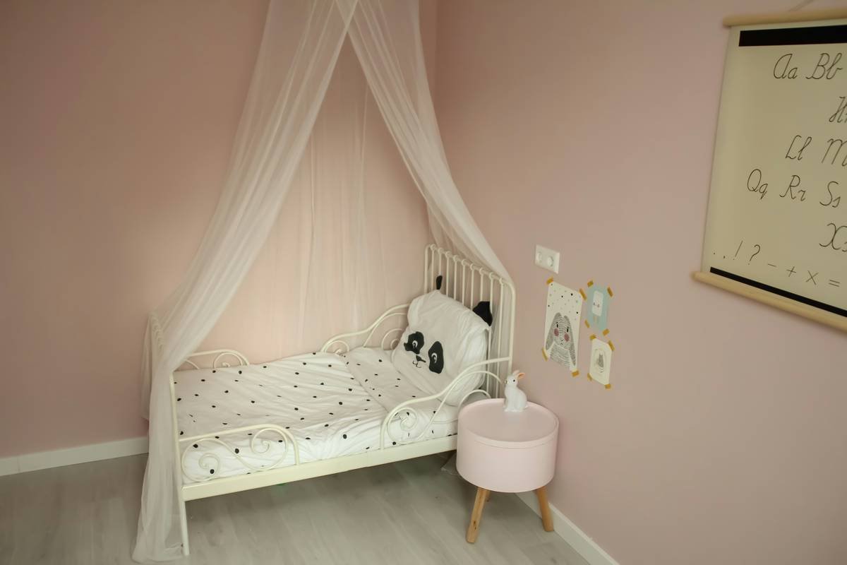 How to Choose the Perfect Bed Canopy for a Girls’ Bedroom: Style, Safety & Sweet Dreams