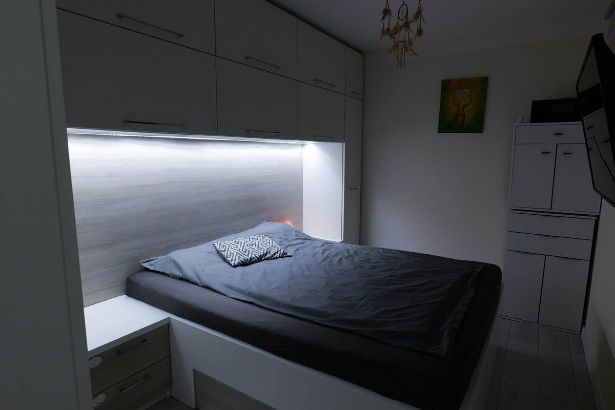 Step-by-step build of bed nightstand minecraft diy with birch wood and LED lighting
