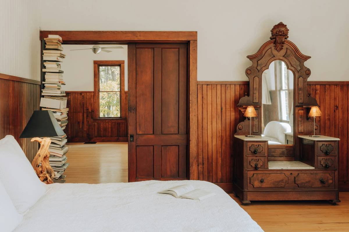 Side-by-side comparison of solid oak canopy bed vs. particleboard lookalike showing grain depth and joint integrity